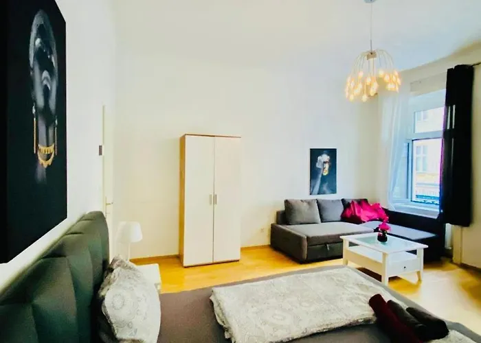 Comfortable 2br 10 Min Transport To Stadthalle Διαμέρισμα *
