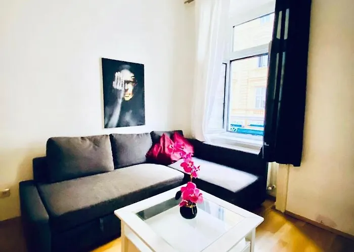 Comfortable 2br 10 Min Transport To Stadthalle Διαμέρισμα *