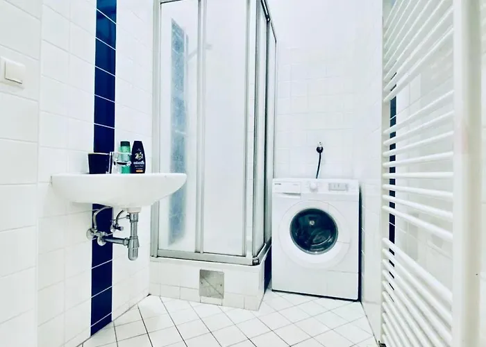 Comfortable 2br 10 Min Transport To Stadthalle Διαμέρισμα